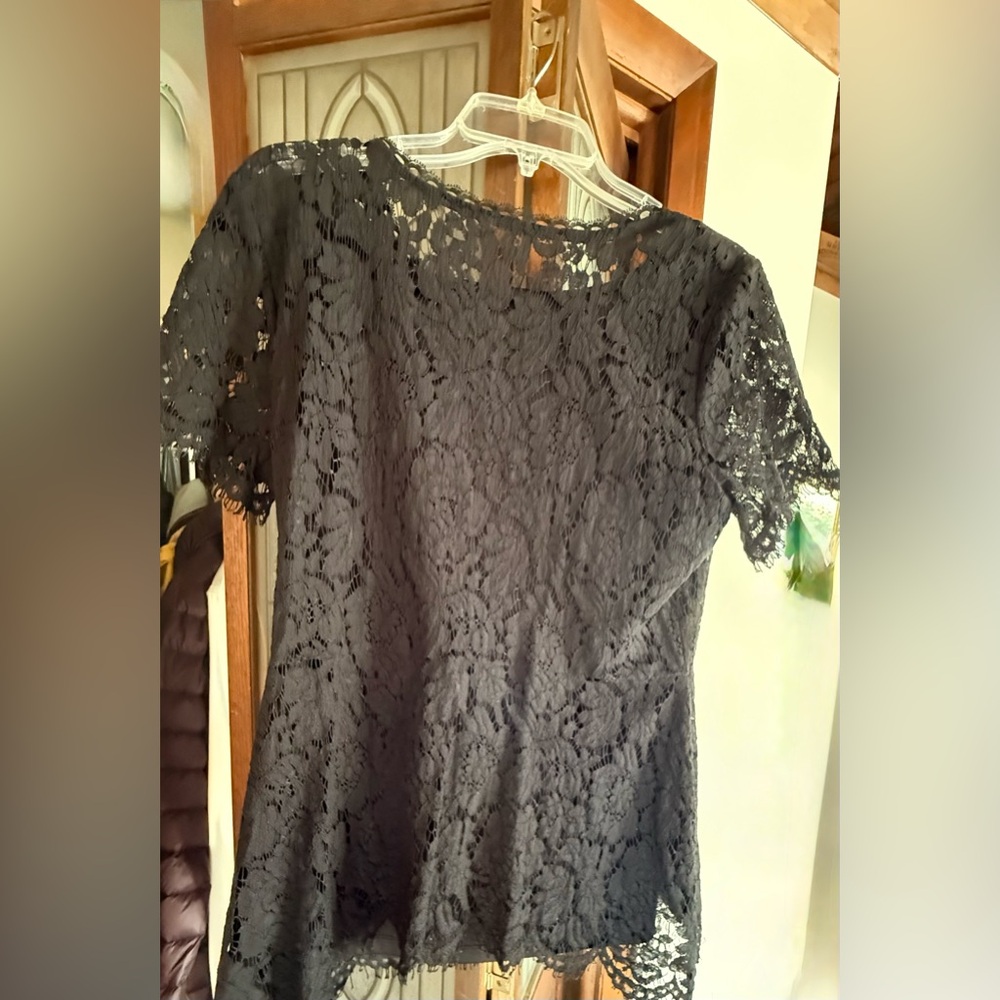 Black Lace Isaac Mizrahi Live
Blouse size Large - Picture 3 of 5